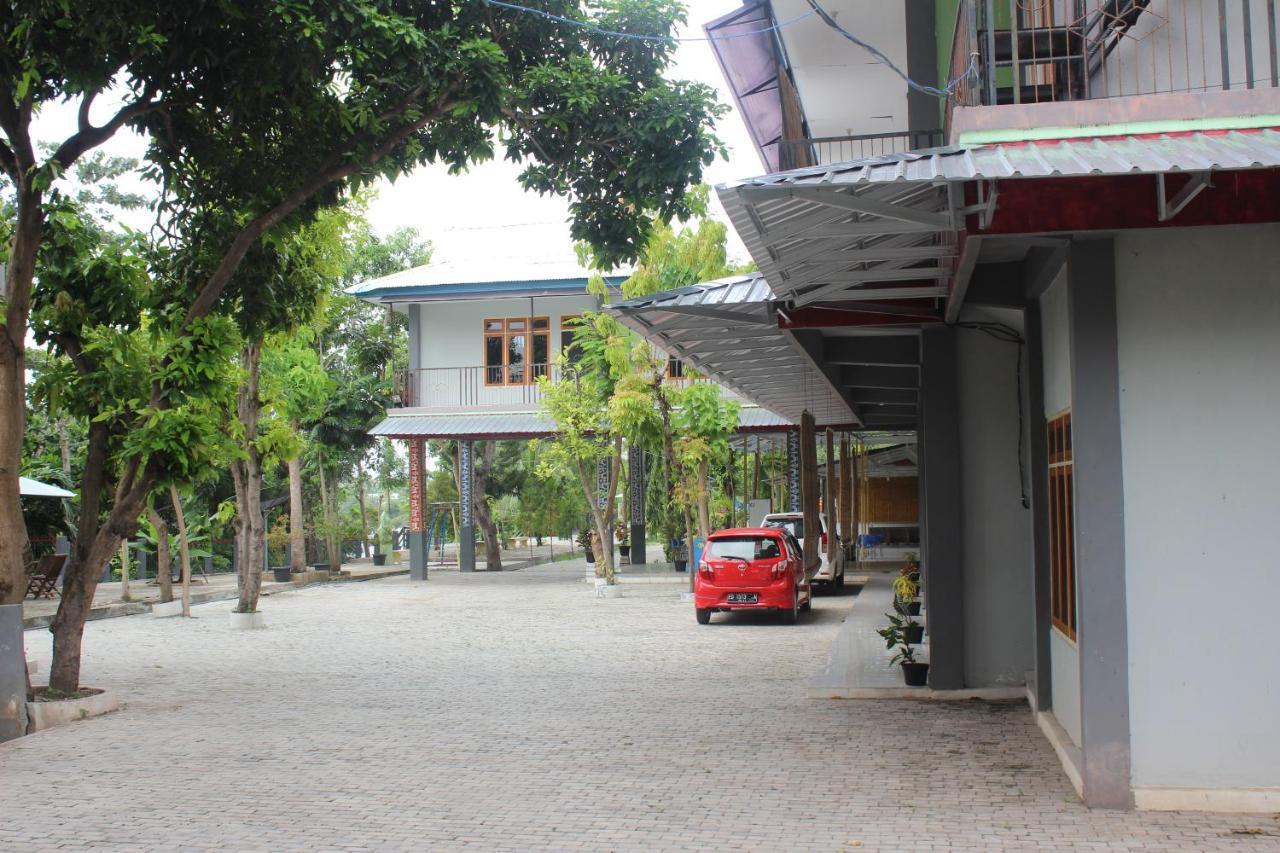 Pondok Wisata dan Restoran Elim Waingapu Exterior foto