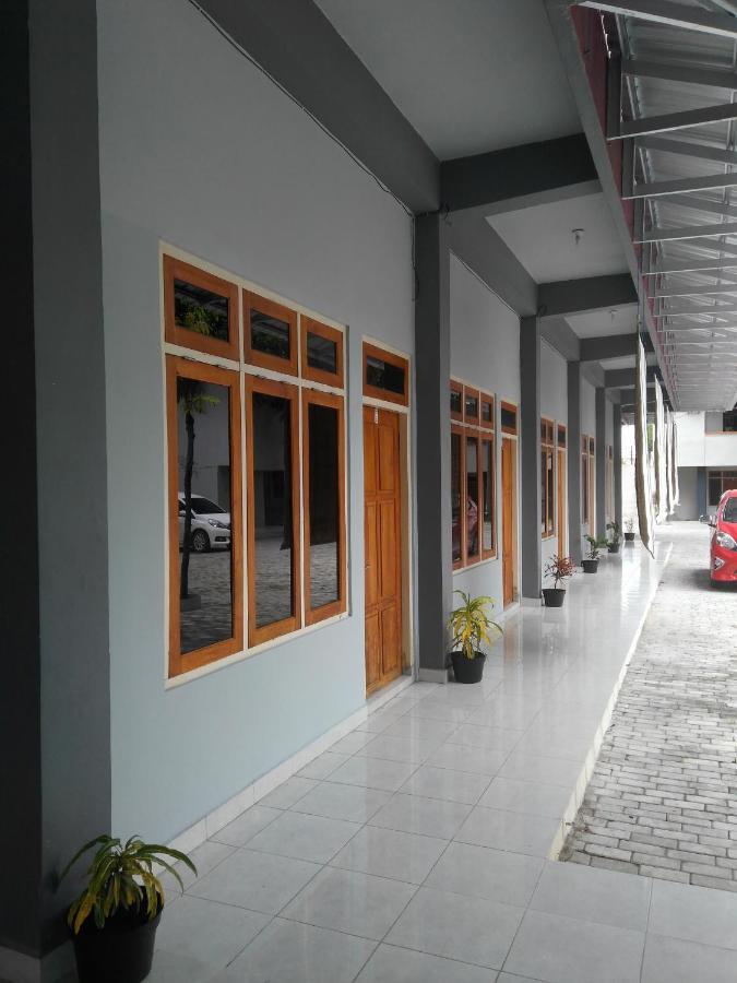 Pondok Wisata dan Restoran Elim Waingapu Exterior foto