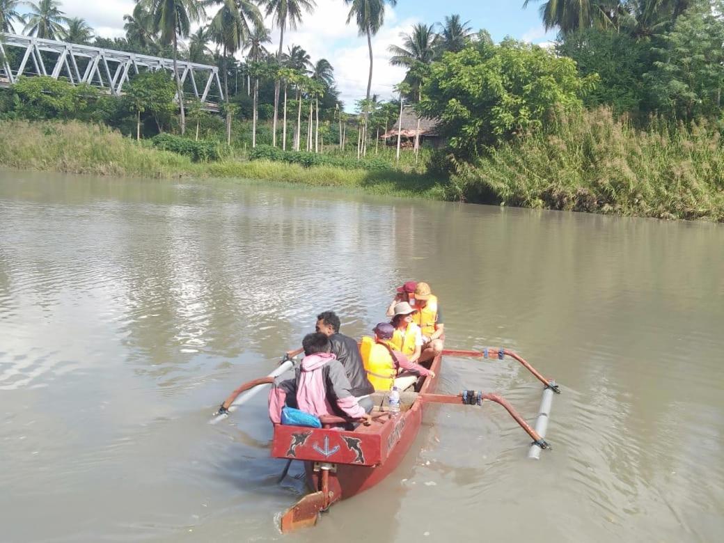 Pondok Wisata dan Restoran Elim Waingapu Exterior foto