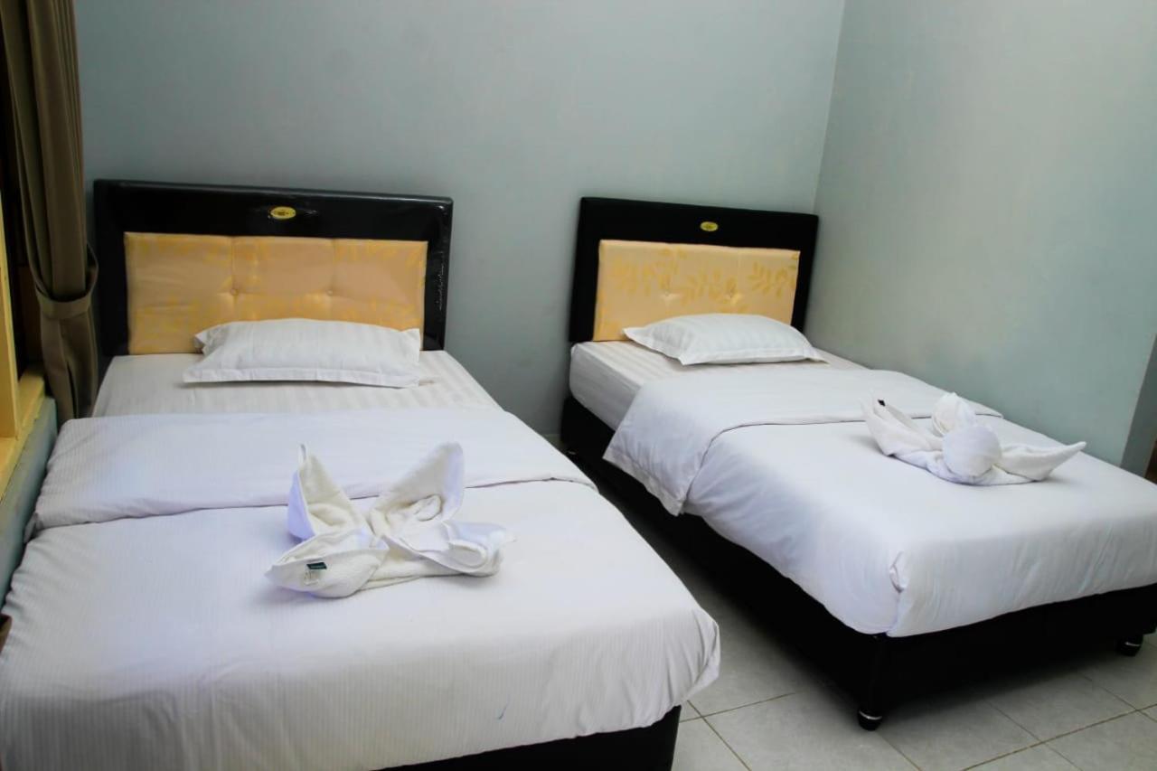 Pondok Wisata dan Restoran Elim Waingapu Exterior foto